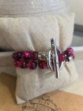 Charger l'image dans la galerie, BRACELET NUDE OEIL DU TIGRE FUSHIA ARGENT
