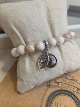 Charger l'image dans la galerie, BRACELET HOWLITE BEIGE
