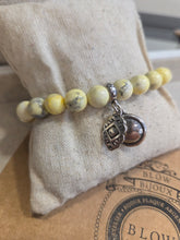 Charger l'image dans la galerie, BRACELET HOWLITE JAUNE
