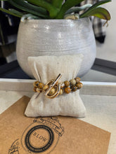 Charger l'image dans la galerie, BRACELET NUDE HOWLITE
