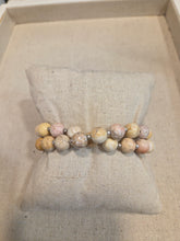 Charger l&#39;image dans la galerie, BRACELET NUDE HOWLITE
