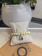 Charger l'image dans la galerie, BRACELET HOWLITE JAUNE
