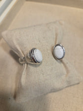 Charger l&#39;image dans la galerie, JONC HOWLITE BLANCHE
